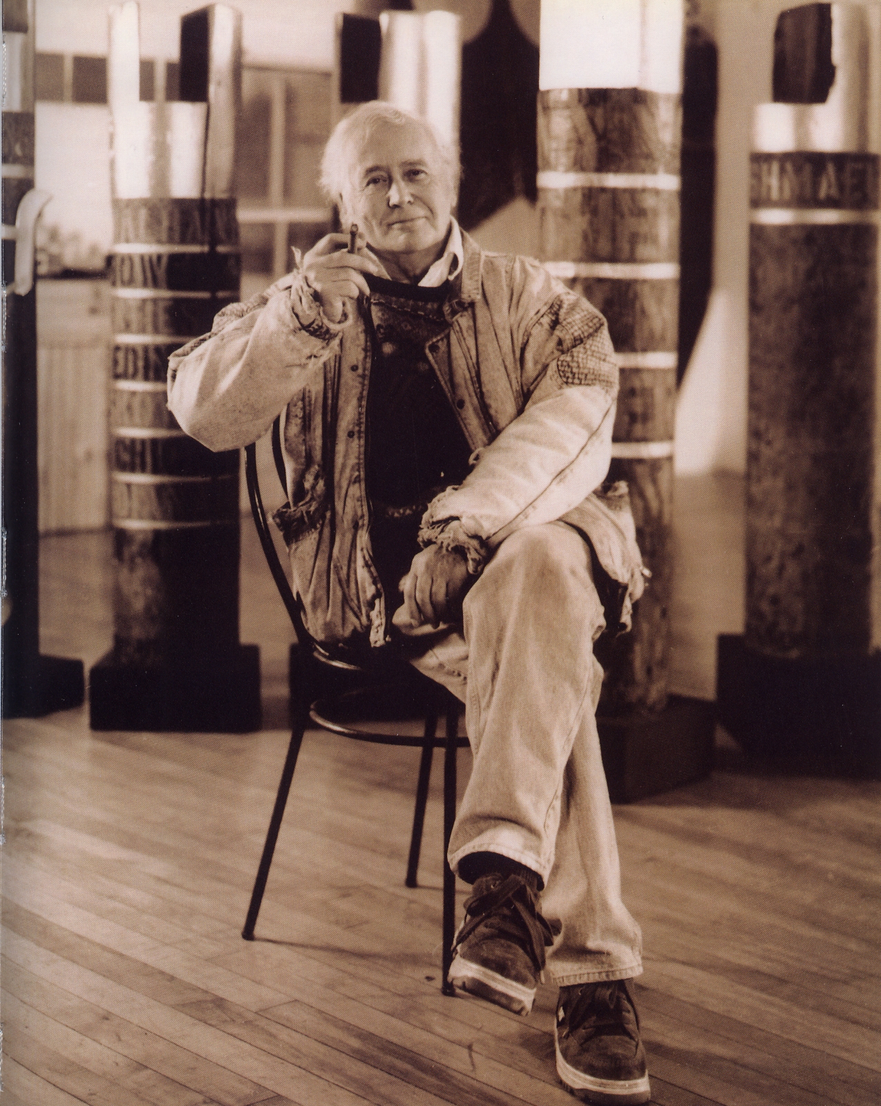 Robert Indiana in his studio, Vinalhaven, Maine. Photo: Dennis and Diana Griggs. Image courtesy of Dennis and Diana Griggs