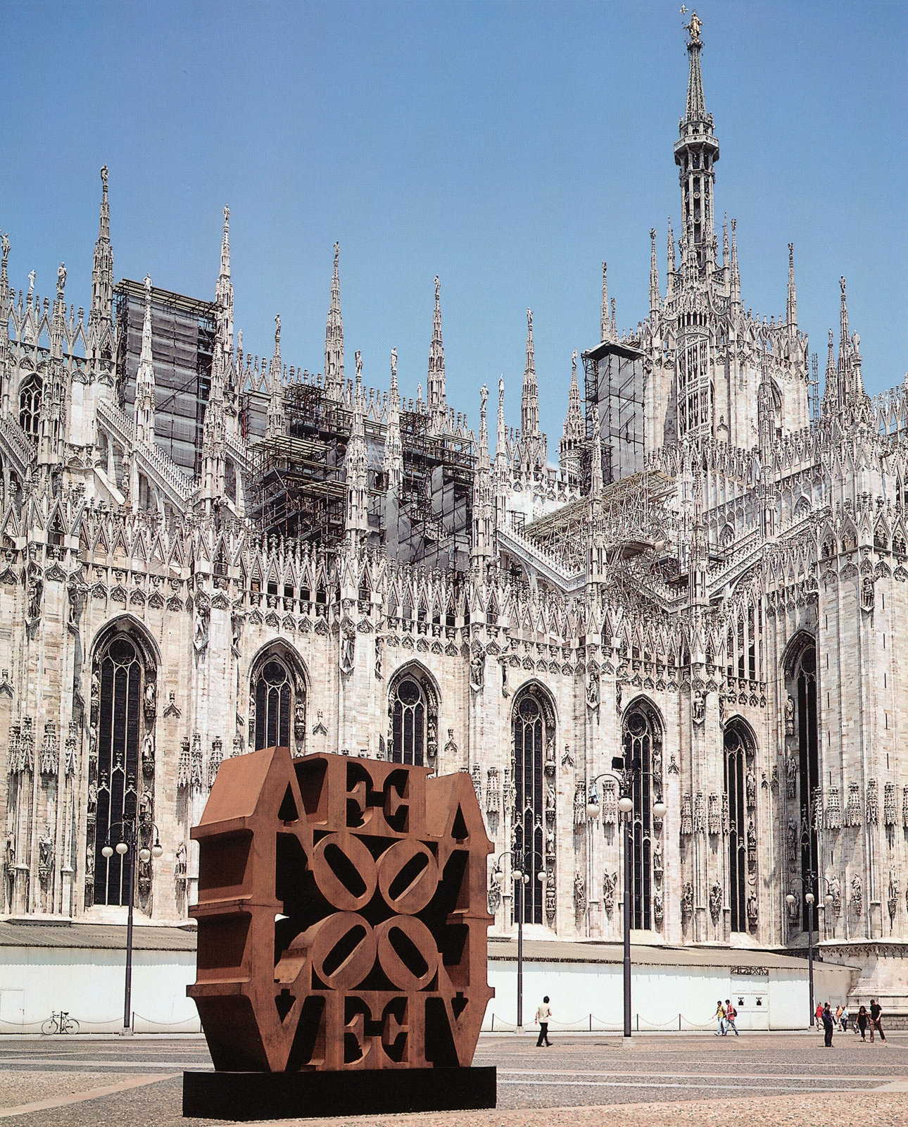 Indiana&rsquo;s&nbsp;LOVE Wall&nbsp;(1966) installed outside the cathedral in Milan, Italy, 2008