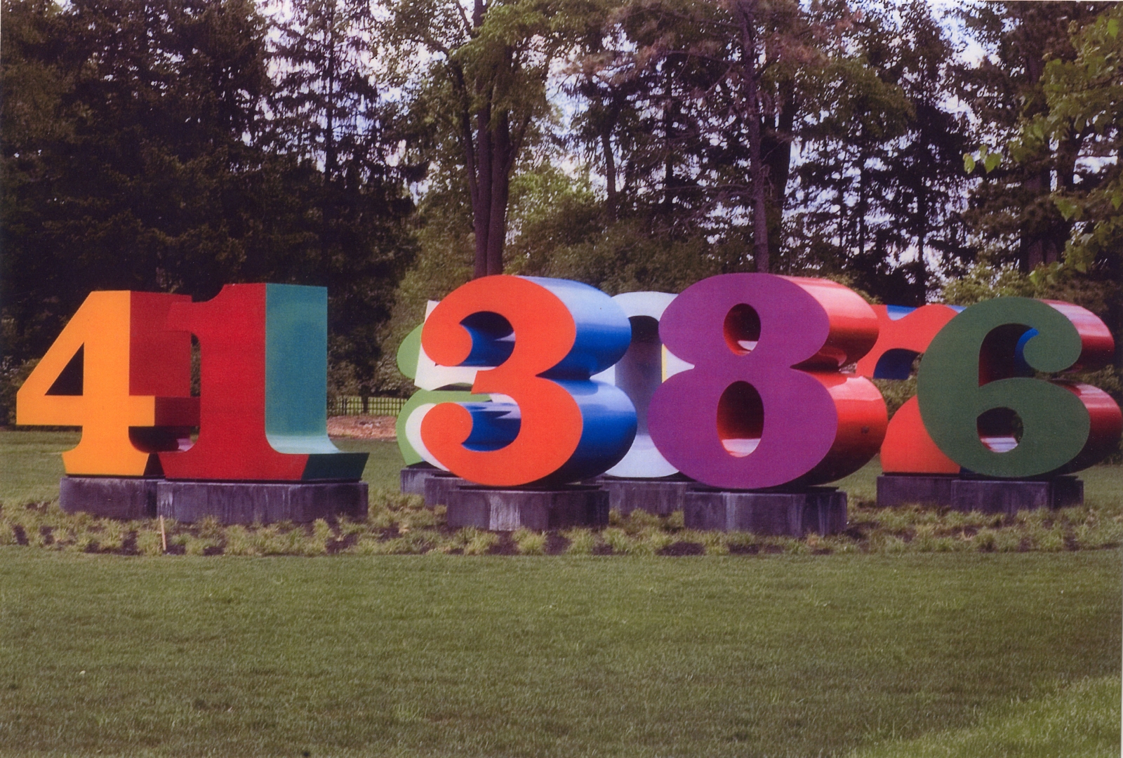 Installation view of ONE Through ZERO (The Ten Numbers) (1980) at the Indianapolis Museum of Art, 1989. Image courtesy of the Indianapolis Museum of Art at Newfields